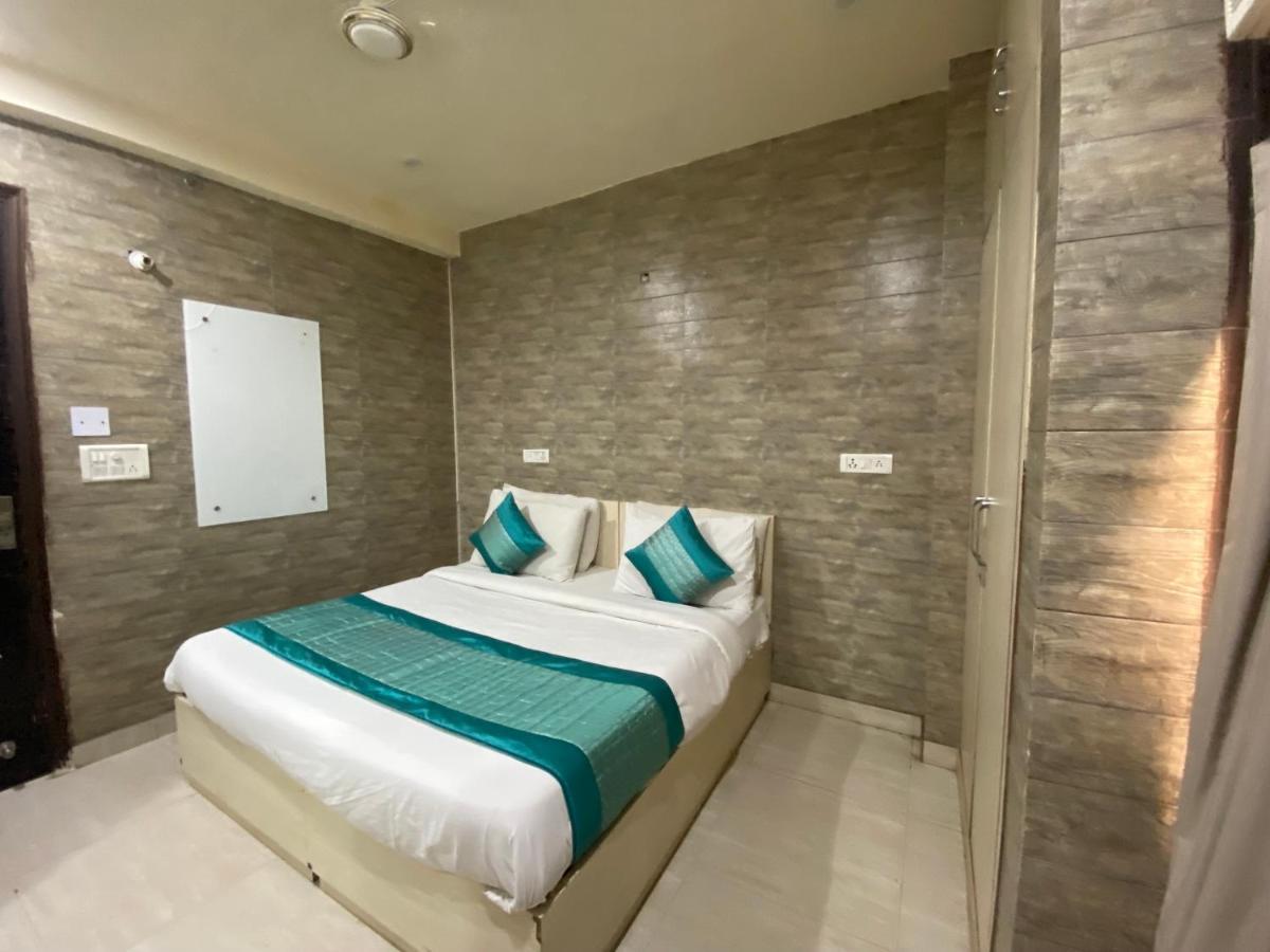 Hotel Red Chilly New Delhi Exterior photo